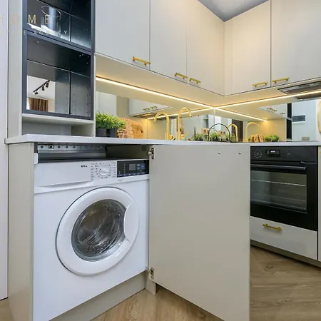 Cozy Old Town With Free Parking, Ac & Kitchen